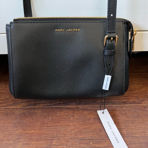 Marc Jacobs Handbags - Marc Jacobs Cross Body Bag